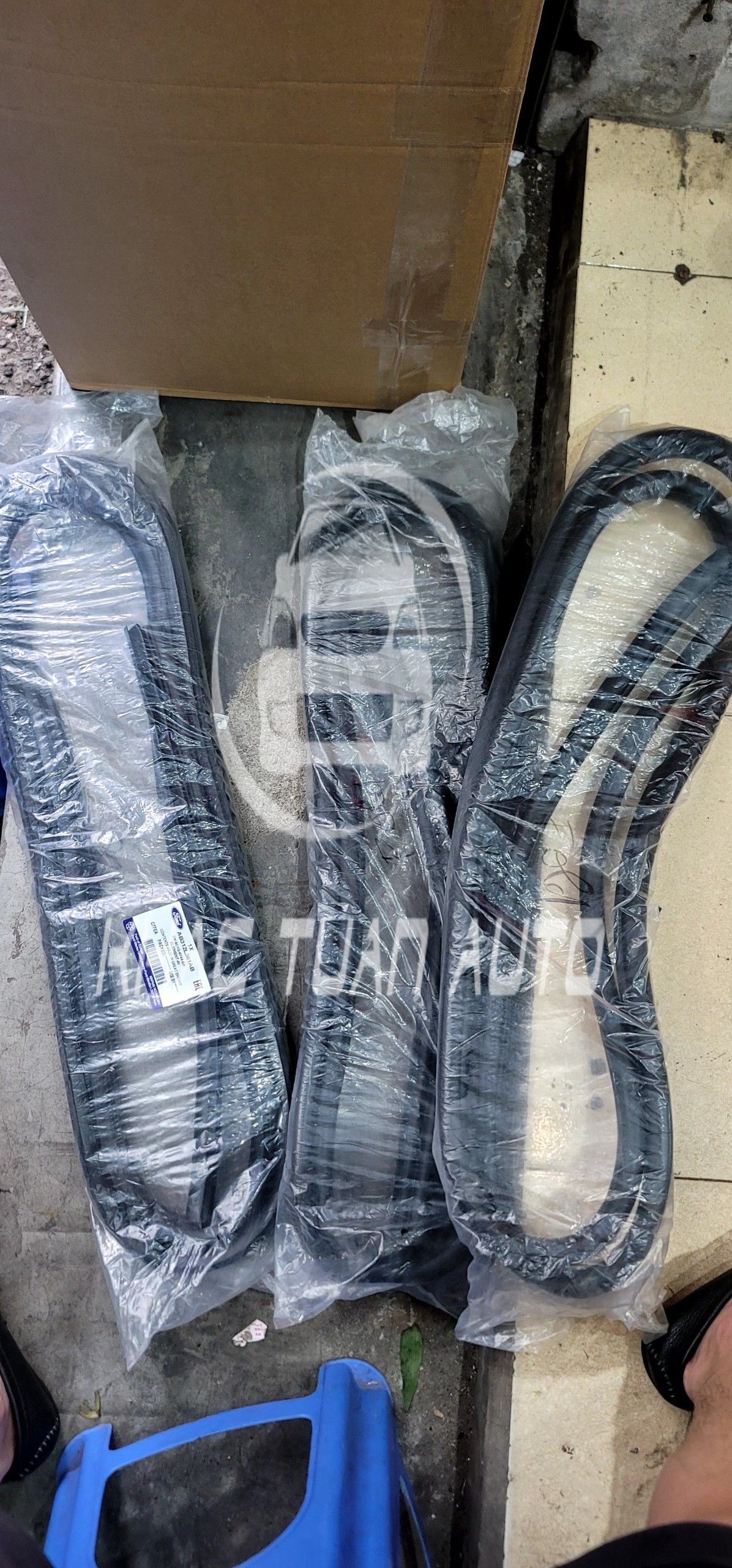 GIOANG KHUNG CỬA FORD EVERET