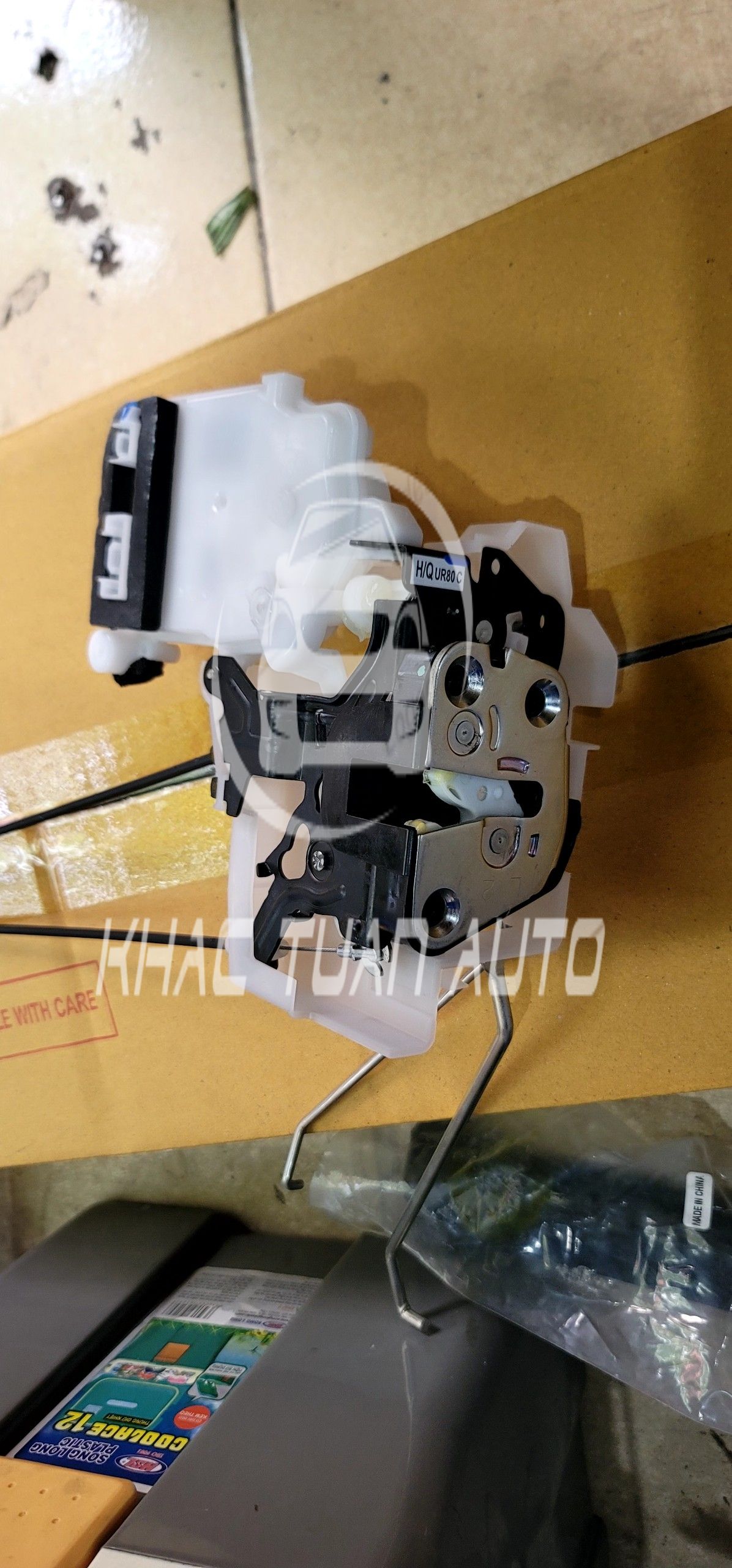 Ổ NGẬM CÁNH CỬA FORD EVERET