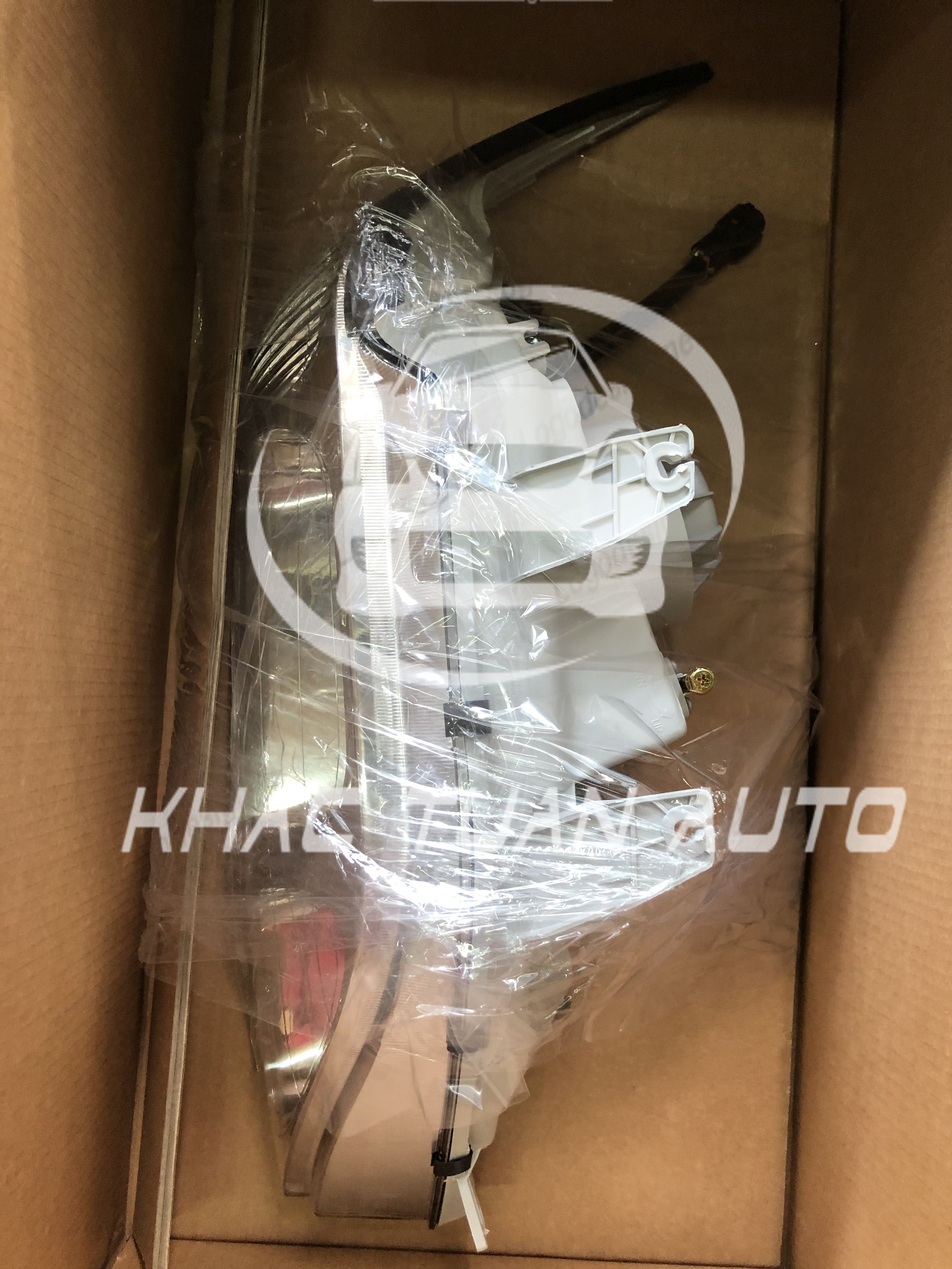 ĐÈN PHA SSANGYONG MUSSO 8310205133
